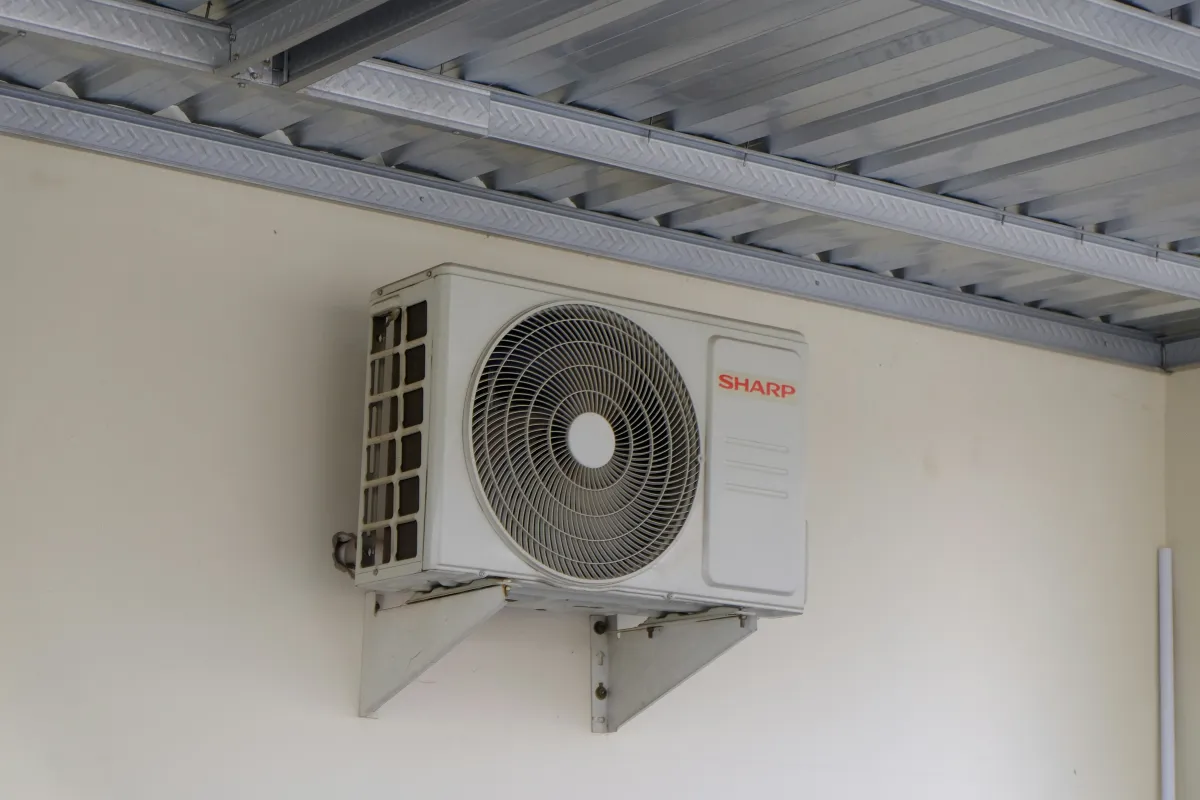 Guide d'installation climatisation au Maroc : choisir la bonne puissance (BTU) et le tarif de pose