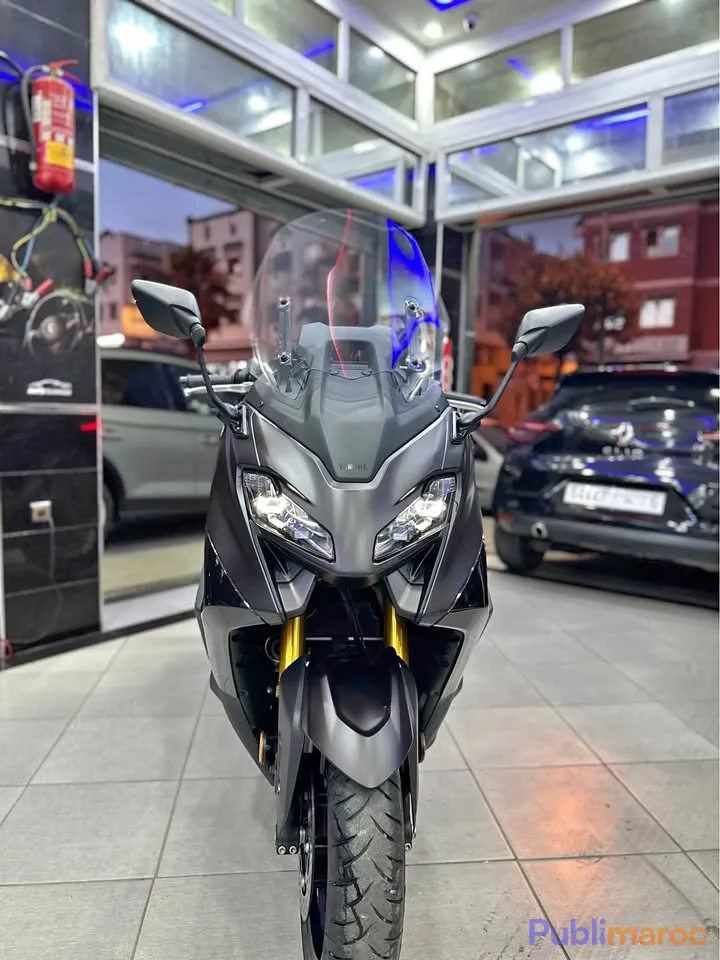 Yamaha Tmax 2025